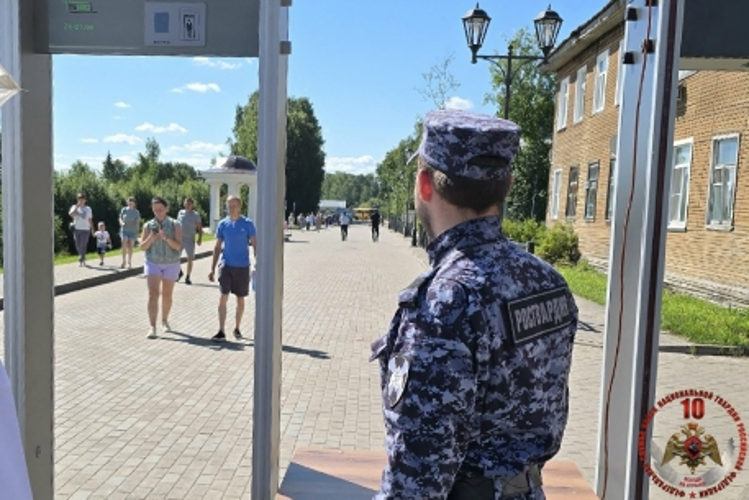 В Вельске сотрудники Росгвардии приняли участие в обеспечении безопасности фестиваля «Дорога на Русский Север»