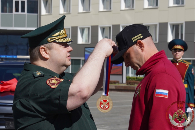 Заместитель директора Росгвардии генерал-полковник Василий Сонин поздравил победителей Всероссийского конкурса профессионального мастерства «Лучший по профессии»