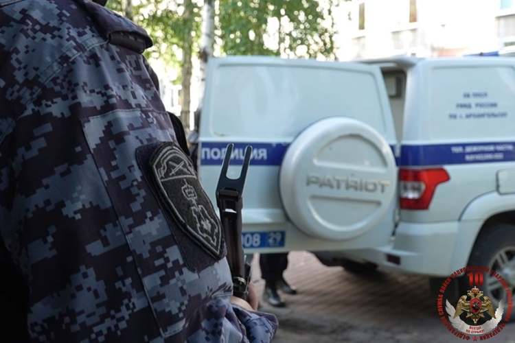 Сотрудники Росгвардии приняли участие в антитеррористических тренировках на объектах образования Архангельской области