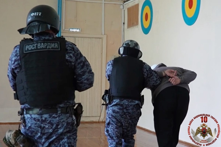 Сотрудники Росгвардии приняли участие в антитеррористических тренировках на объектах образования Архангельской области
