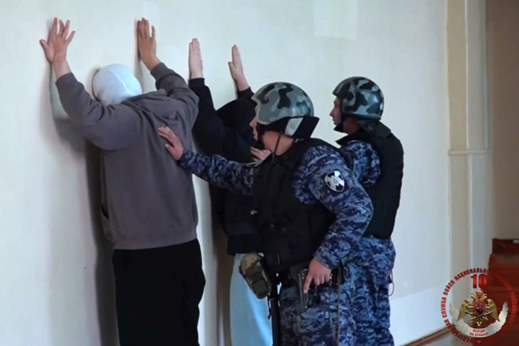 Сотрудники Росгвардии приняли участие в антитеррористических тренировках на объектах образования Архангельской области