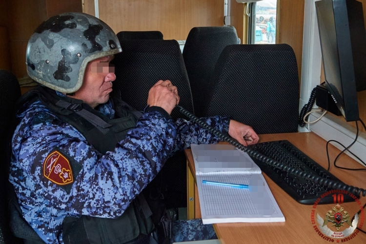 Наряд Росгвардии задержал трех граждан, подозреваемых в хищении товара из архангельского ТЦ