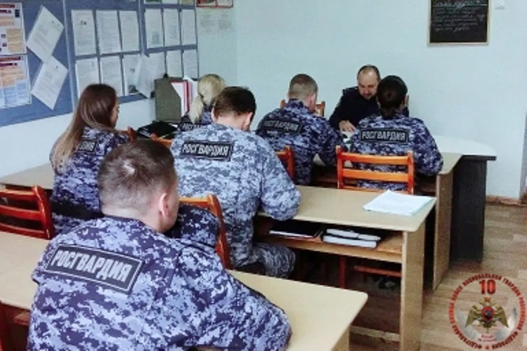 В Новодвинске следователь СК России принял участие в «Дне правовых знаний» во вневедомственной охране Росгвардии