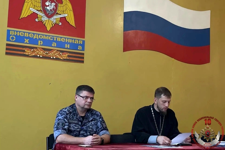 В Котласском филиале вневедомственной охраны Росгвардии прошла духовная беседа с настоятелем Богоявленского храма