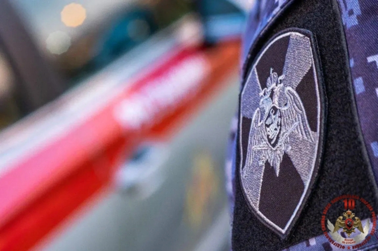 Архангельские росгвардейцы задержали подозреваемого в нападении на женщину и краже мобильного телефона