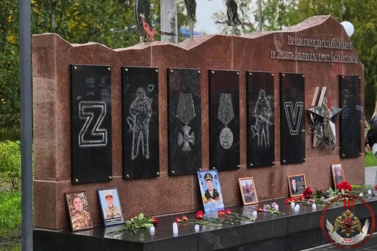 В Новодвинске увековечили имена погибших сотрудников ОМОН и СОБР