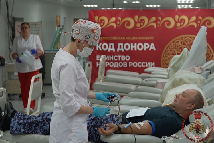 Сотрудники Росгвардии пополнили банк крови Архангельской станции переливания крови, откликнувшись на последствия страшного ДТП