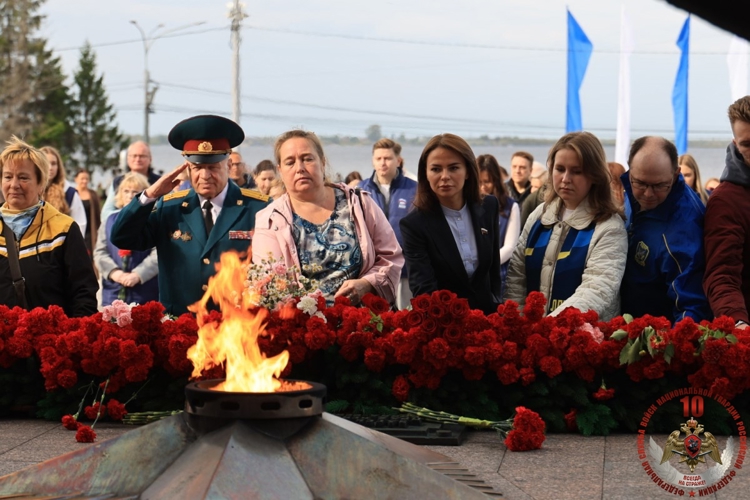 Офицеры Росгвардии, ученики подшефного класса и ветераны службы почтили память участников Северных конвоев в Архангельске