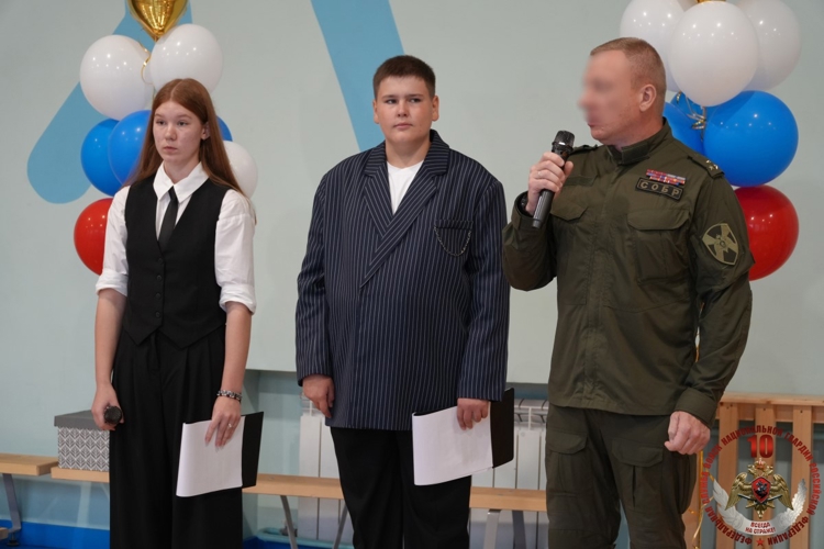 Командир СОБР «Архангел» Росгвардии принял участие в праздничной линейке, посвящённой Дню знаний