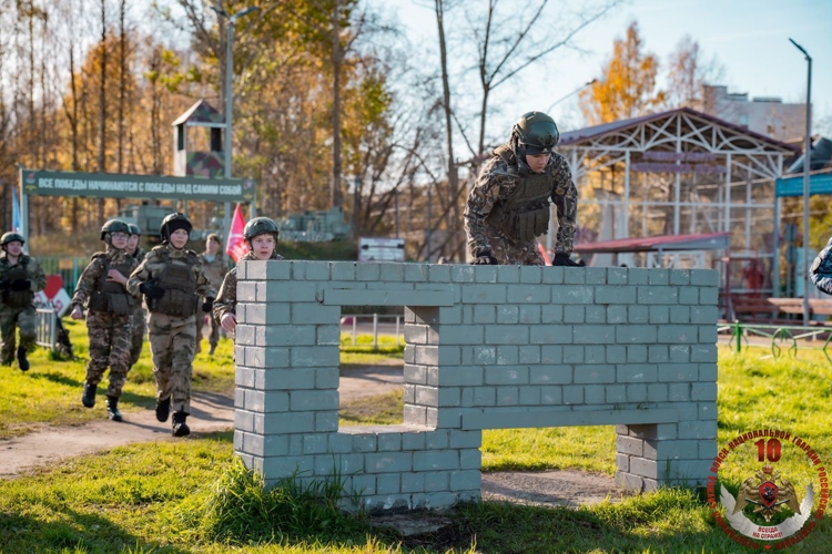 В Архангельске прошла масштабная военно-спортивная игра «В зоне особого внимания», посвящённая 10-летию Росгвардии